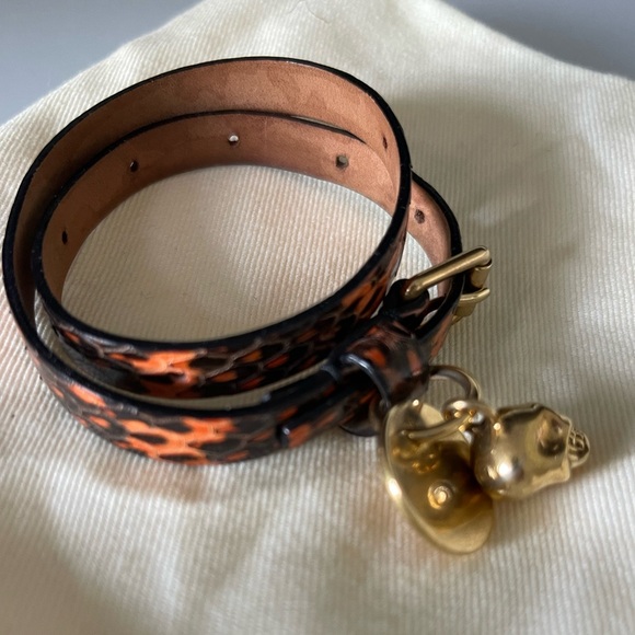 MOVING SALE: ALEXANDER MCQUEEN SKULL LEATHER DOUBLE WRAP BRACELET💀🧡 - Picture 3 of 16